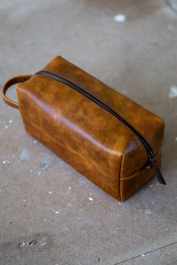 Light Crunchy Tan Toiletry Bag - Aurelius Leather